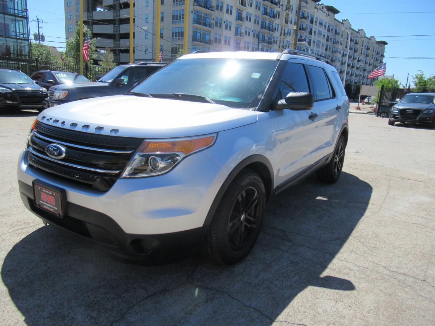 2015 Silver /Gray Ford Explorer XLT (1FM5K7B8XFG) with an 3.5L V6 F DOHC 24V engine, Automatic transmission, located at 1511 North Shepherd Dr., Houston, TX, 77008, (281) 657-1221, 29.798361, -95.412560 - 2015 FORD EXPLORER VIN: 1FM5K7B8XFGB17981 1 F M 5 K 7 B 8 X F G B 1 7 9 8 1 4 DOOR WAGON/SPORT UTILITY 3.5L V6 F DOHC 24V GASOLINE FRONT WHEEL DRIVE - Photo#24